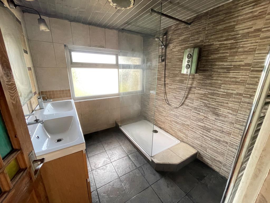 Lot: 88 - FIRE-DAMAGED DETACHED BUNGALOW - Shower room with two sinks